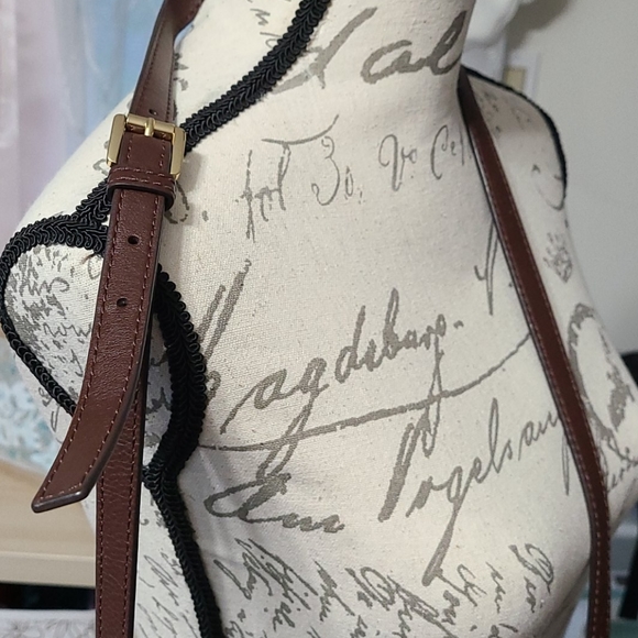 Authentic   Michael kors cross body purse. - Picture 12 of 16